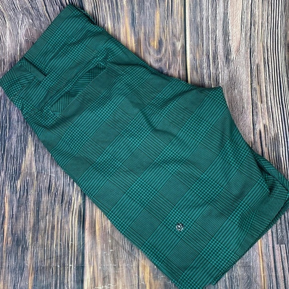 Lululemon Athletica Kahuna Chino Shorts - Picture 1 of 10